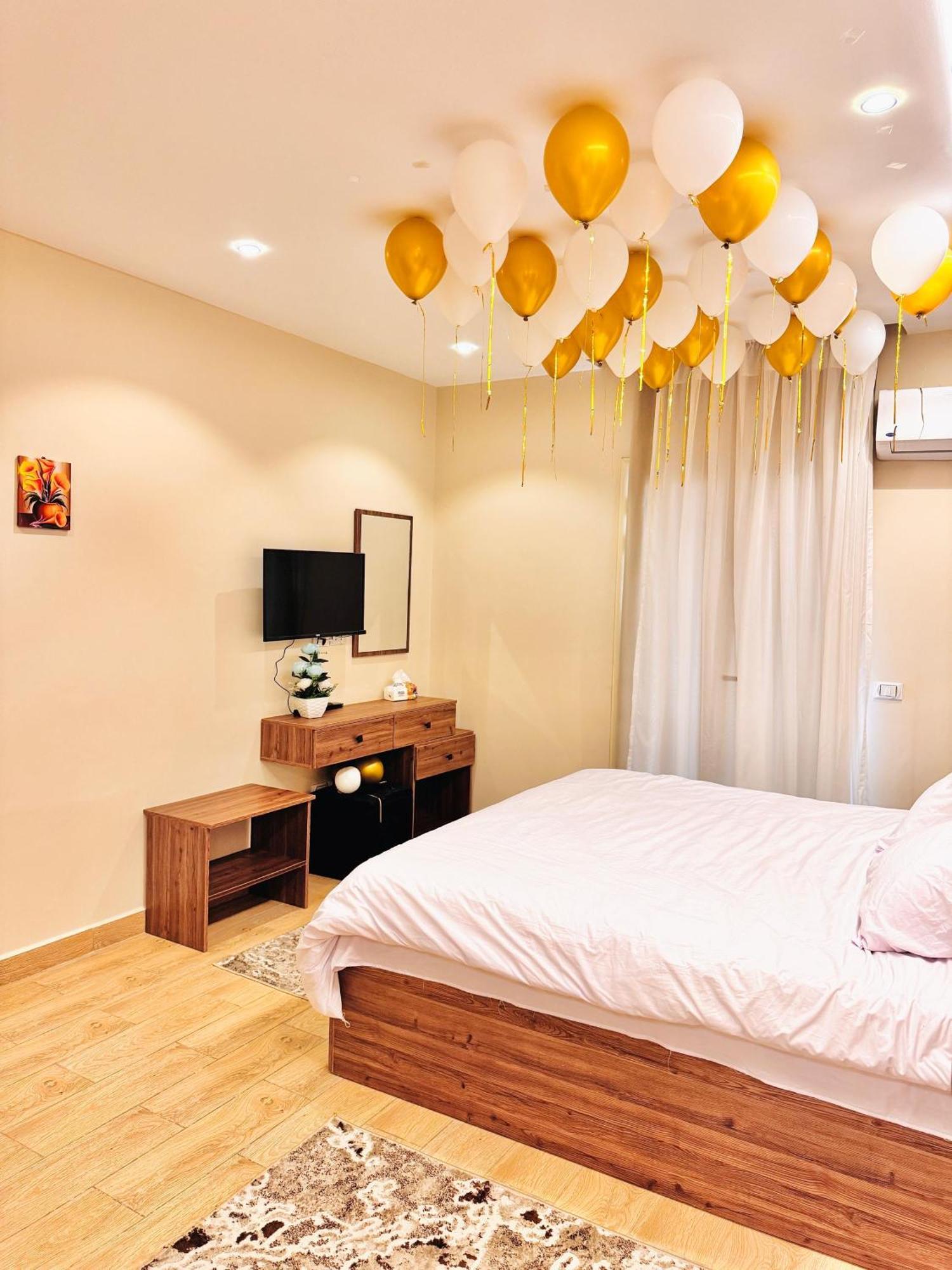 Oro Pyramids View 3*