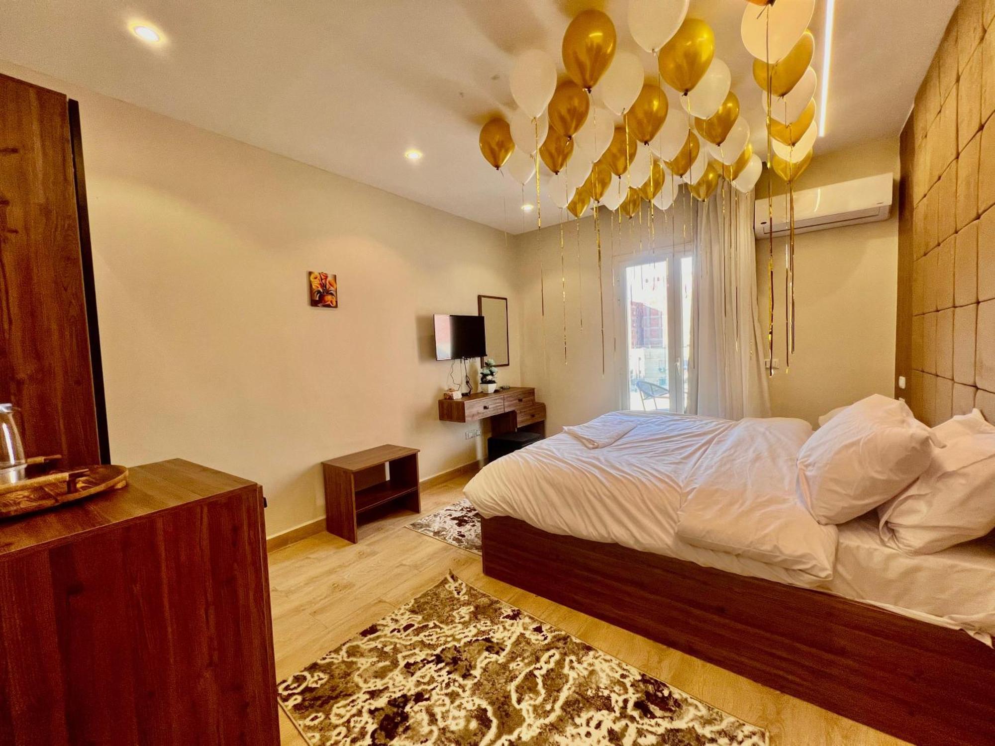 Oro Pyramids View 3*