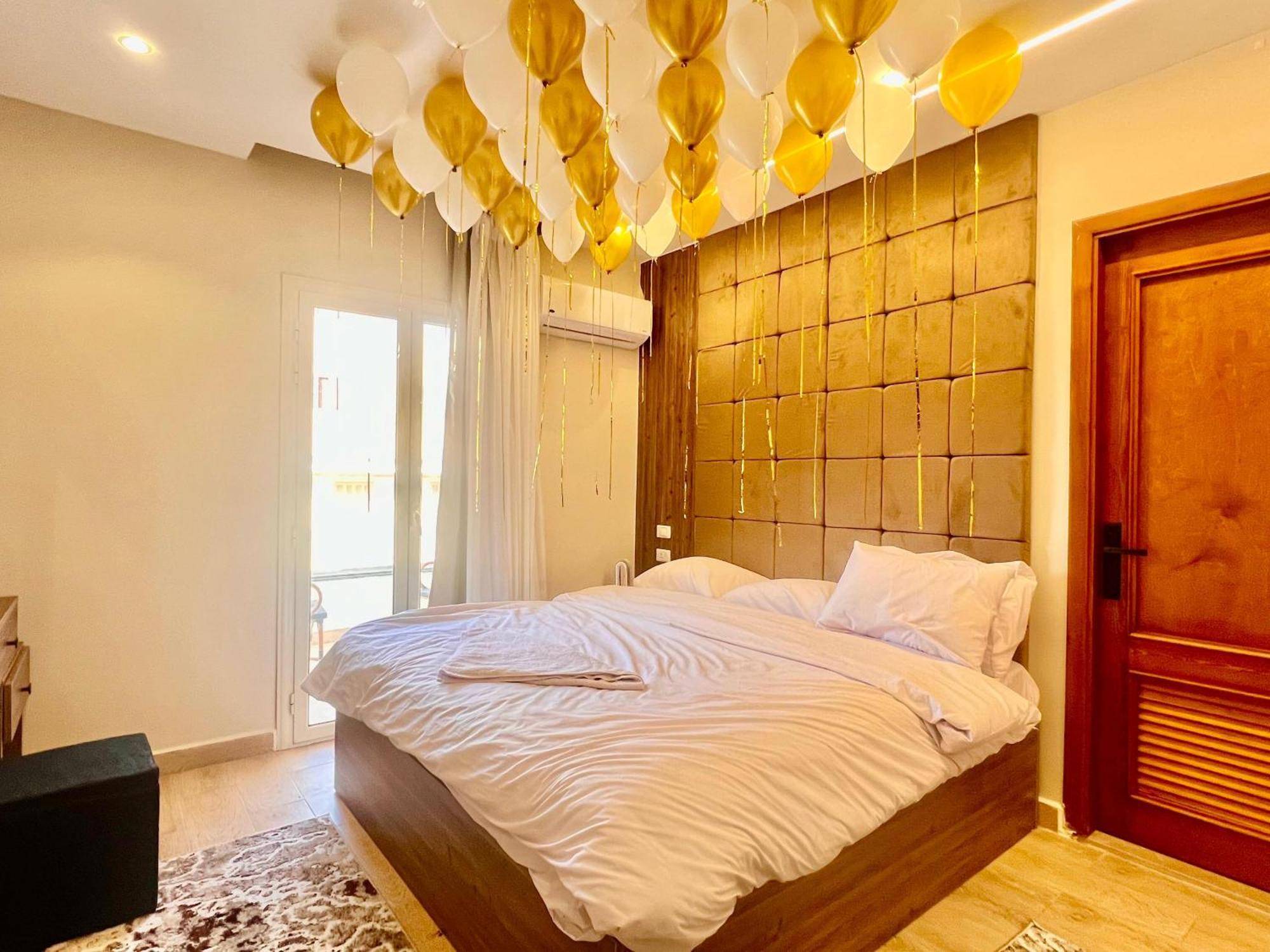 Oro Pyramids View 3*