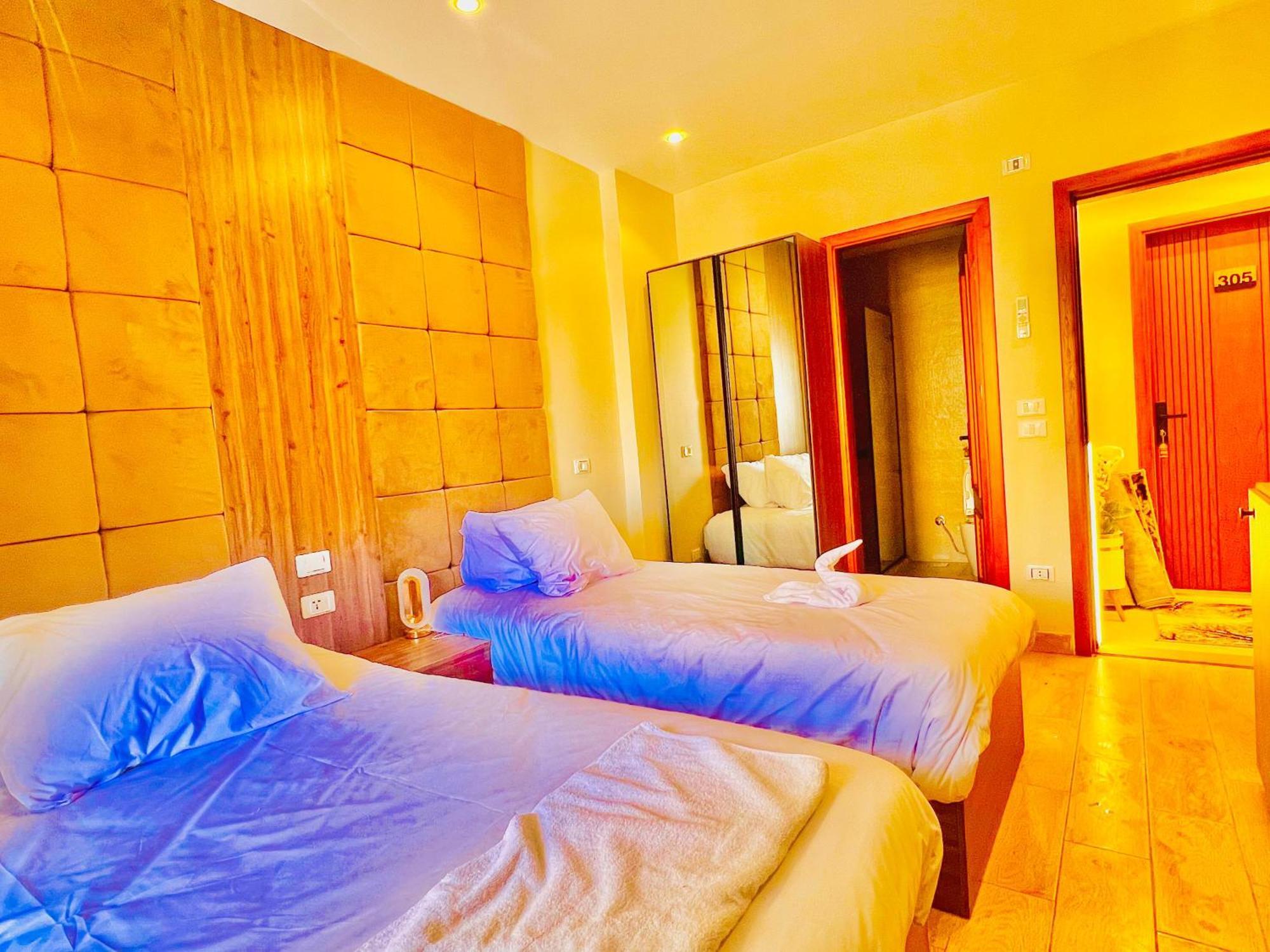 Oro Pyramids View 3*