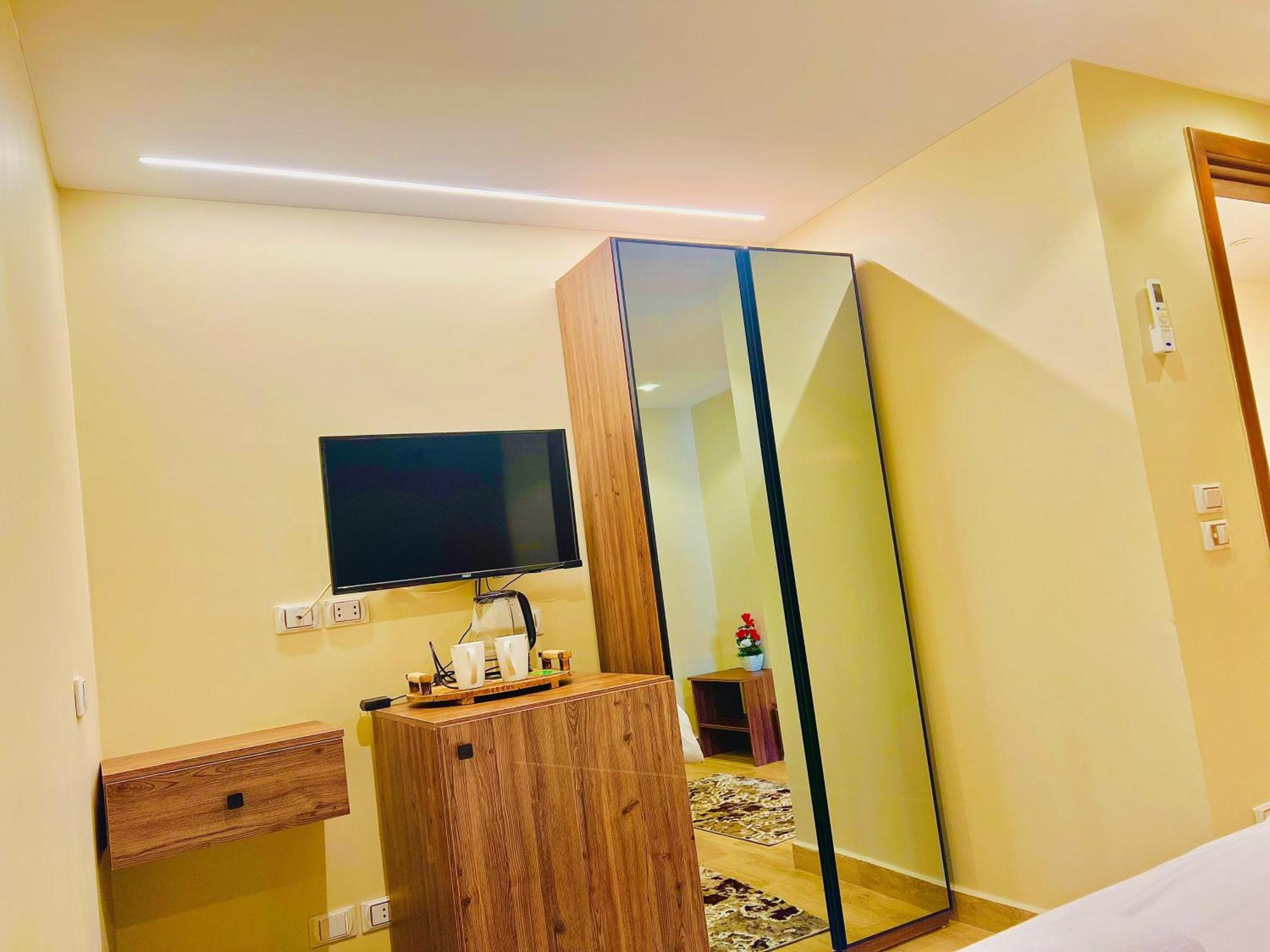Oro Pyramids View Hotel Cairo