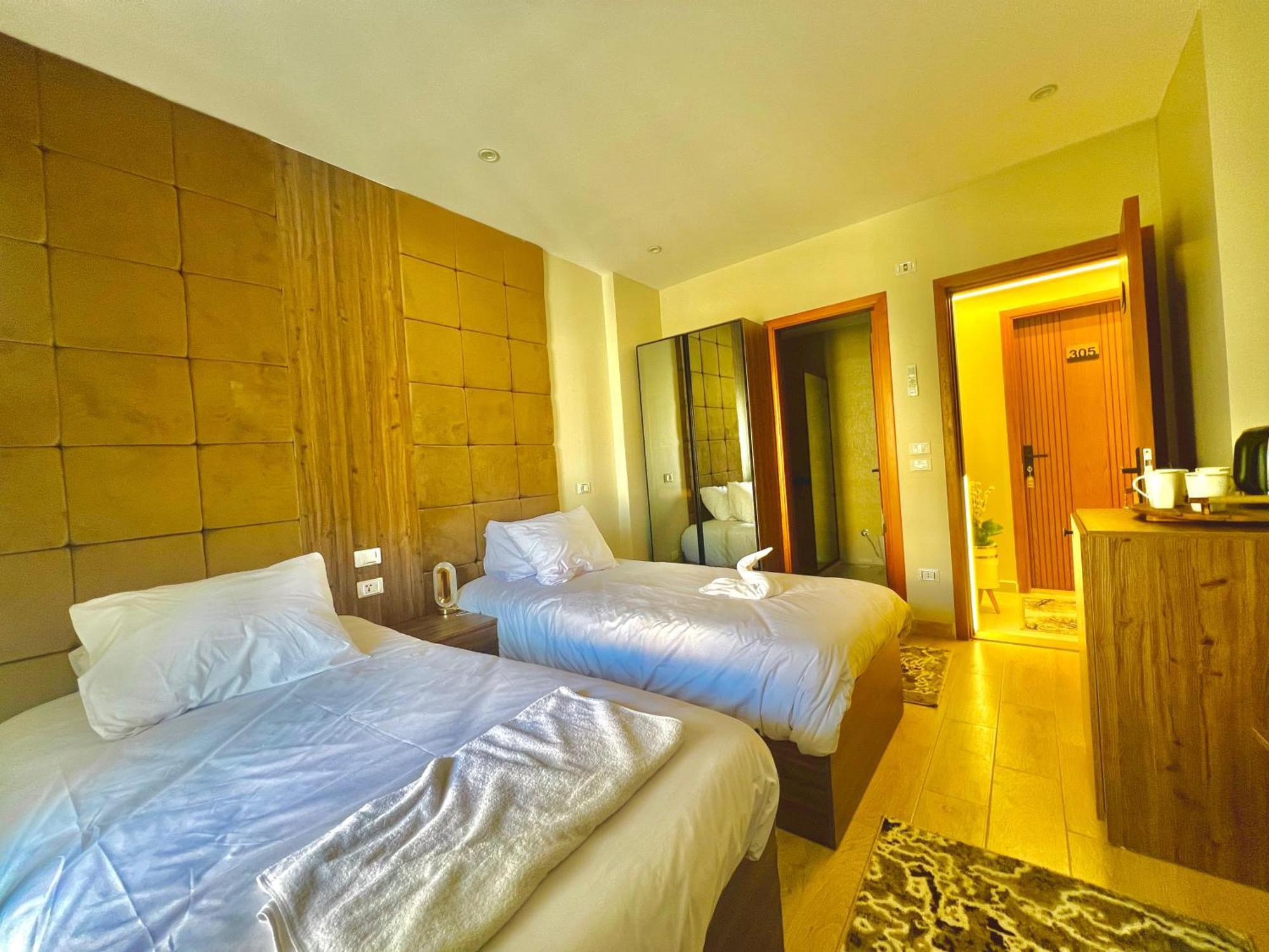 Oro Pyramids View 3*
