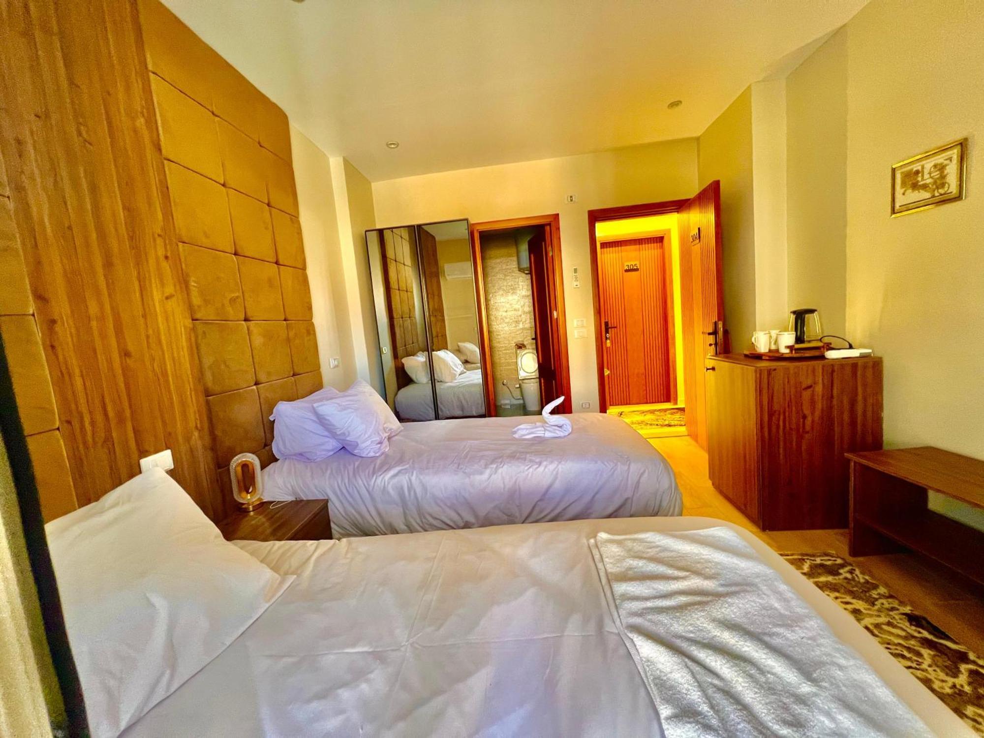 Oro Pyramids View 3*