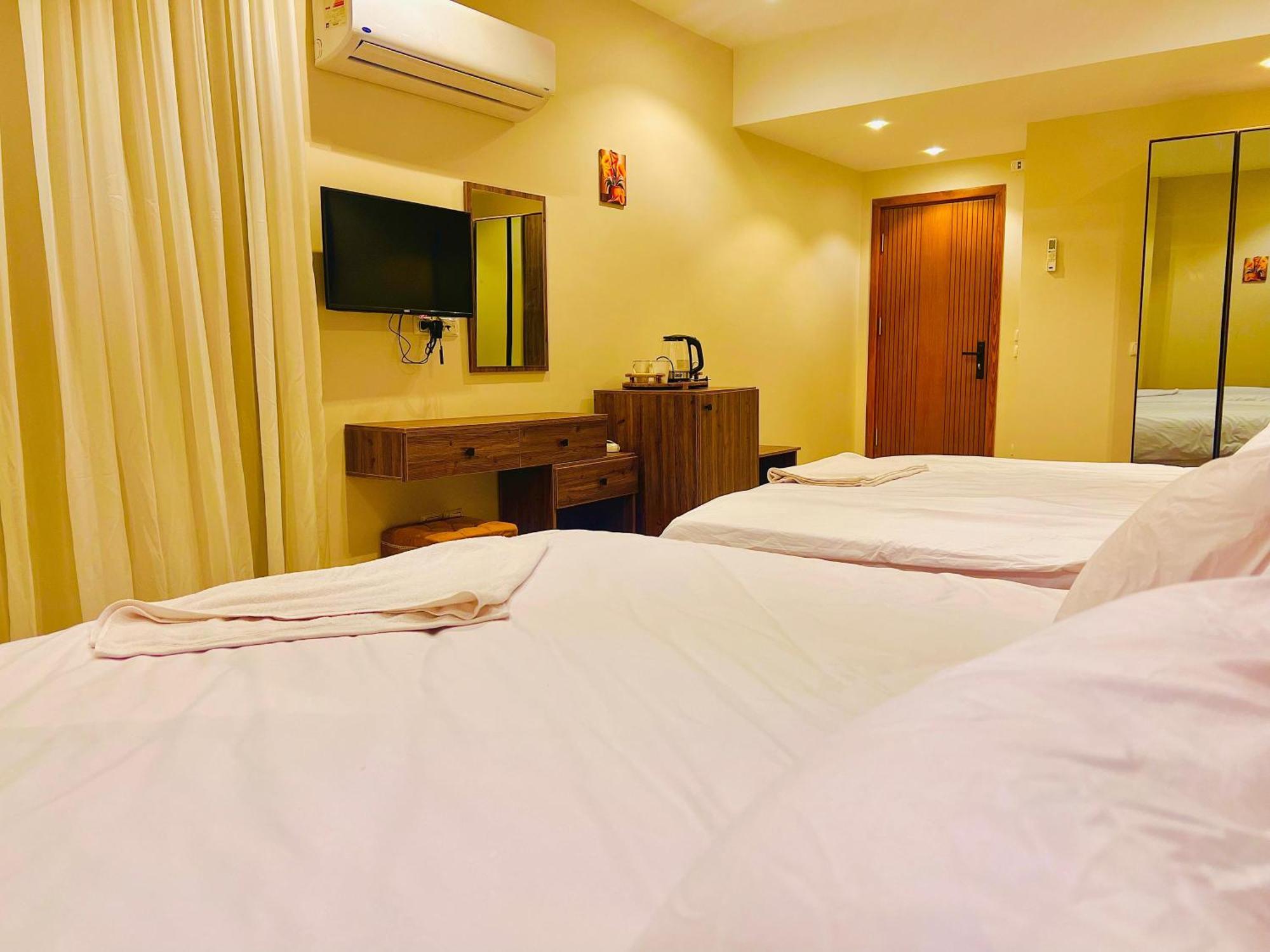 Oro Pyramids View 3*